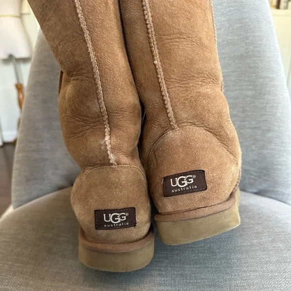 Ugg Classic Shearling Lined Boot in good used condition - Picture 4 of 13